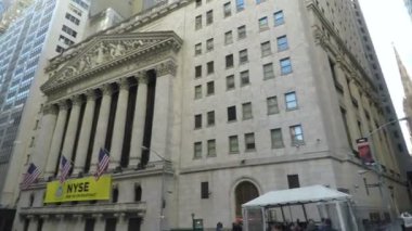 New York, Amerika Birleşik Devletleri - 15 Nisan 2017: New York Menkul Kıymetler Borsası cephe, Nyce gün görünümü.