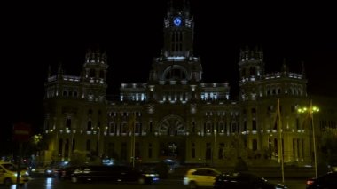 Madrid, İspanya City Hall Kibele Palace, Palacio de Cibeles gece görünümü.
