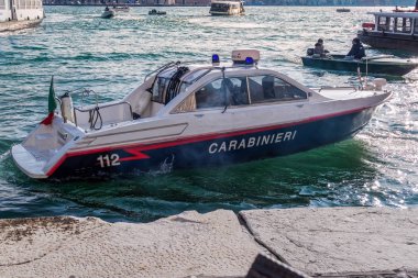 Venedik, İtalya - 19 Şubat 2017: Karabinalı Polis botu.