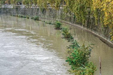 Roma, İtalya Tiber Nehri yükselen sular. 