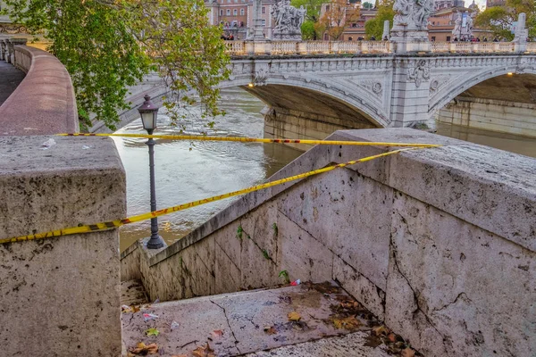 Rome, Italy - November 20 2019: Tiber river high tide water rise with no cross yellow tape line. — Stock Photo, Image