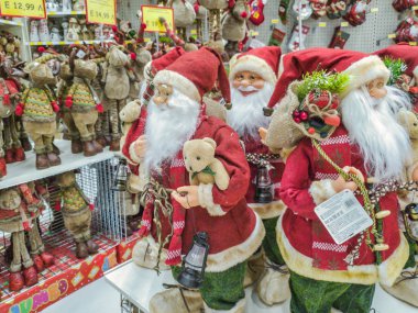 Çeşitli fiyatlarla, Jumbo Helenik mağazalarının demirbaşlarında.