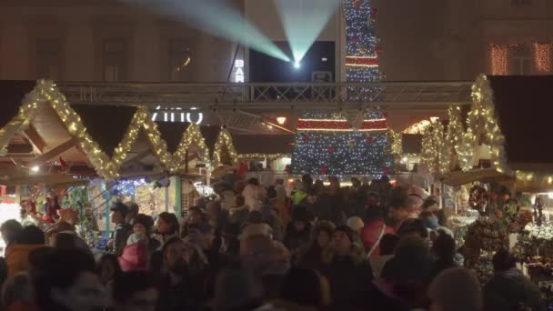 Budapest Hungría Diciembre 2019 Mercado Navidad Árbol Iluminado Plaza San — Vídeo de stock