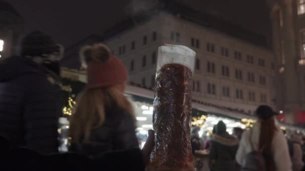 Budapest Hungary December 2019 Hand Holding Hungarian Sweets Kurtoskalacs Chimney — Stock Video
