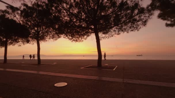 Golden Timme Tid Förfaller Stad Strandpromenad Med Orange Solnedgångar Färger — Stockvideo