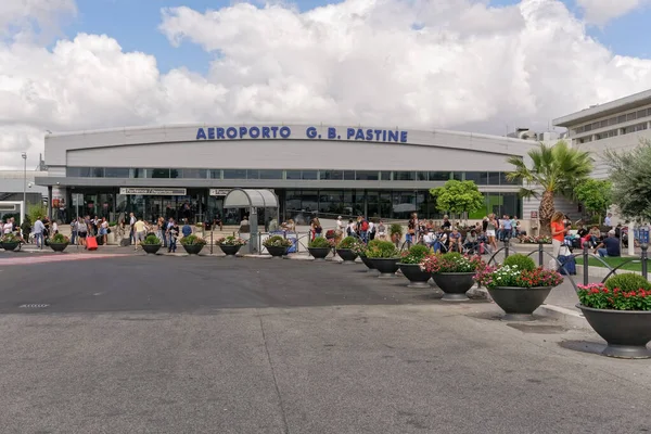 Rome Italië September 2017 Ciampino Luchthaven Terminal Entree Met Toeristen — Stockfoto