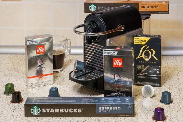Máquina Automática Nespresso Usado Para Criar Cápsulas Alumínio Expresso Starbucks — Fotografia de Stock