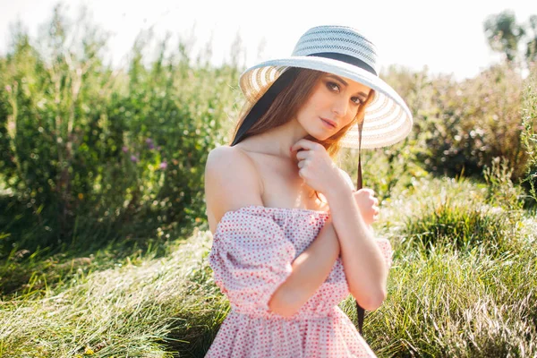 Beautiful Girl Pink Dress Hat Brim Sunset Blooming Green Field — Stock Photo, Image