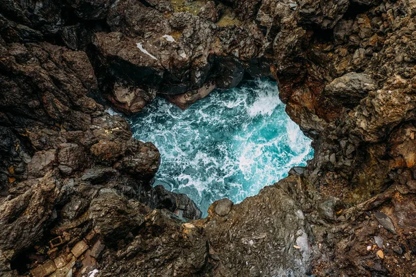 Parte Del Océano Rodeado Rocas Rocas Volcánicas Isla Tenerife Fotos de stock libres de derechos