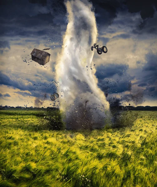 Tornado Poderoso Gira Sobre Campo Milho Cria Destruição Uma Paisagem — Fotografia de Stock