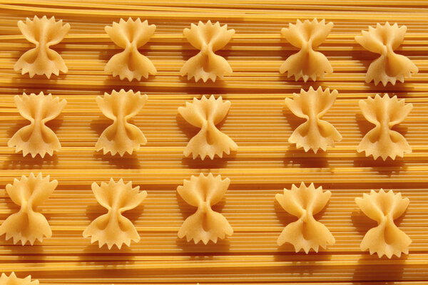 Паста-банты на спагетти
.