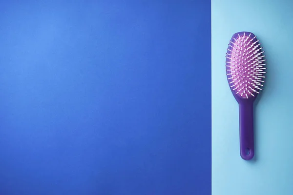 Purple plastic hair brush with place for text. Flat lay. — Stock Photo, Image