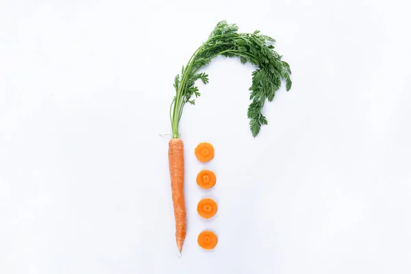 Flache Liegekomposition Mit Reifen Frischen Karotten Auf Weißem Hintergrund — Stockfoto