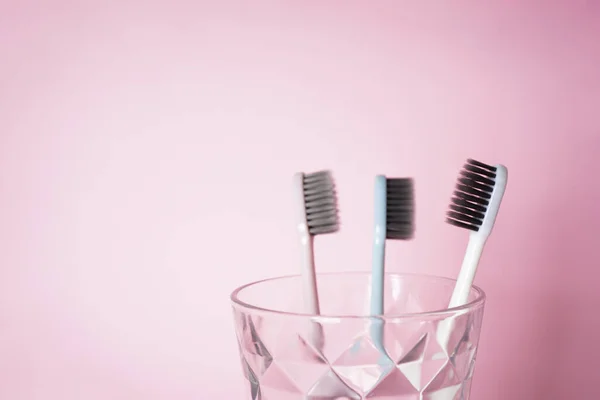 Toothbrushes Glass Pink Background Space Text Dental Healthcare Concept — Stock Photo, Image