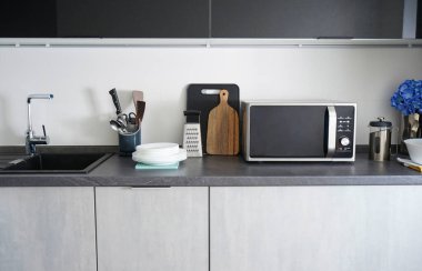 Modern yüksek teknolojili mutfak. Minimalizm.