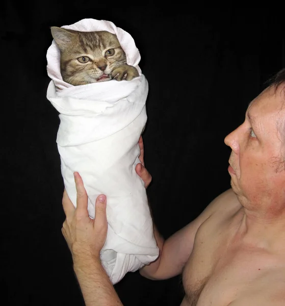Człowiek z dzieckiem kot — Zdjęcie stockowe