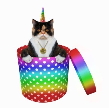 İçinde madalyon olan Caticorn.