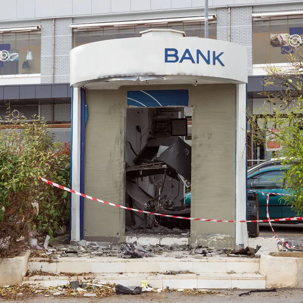 ATM soygunu. Binanın içinde patlama. Polis teyp. — Stok fotoğraf