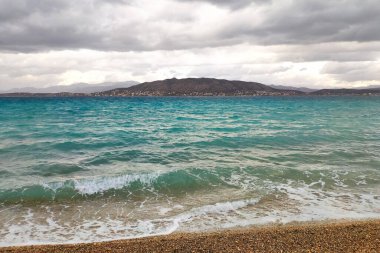Gün batımında deniz. Yunanistan 'da bir adada akşam.