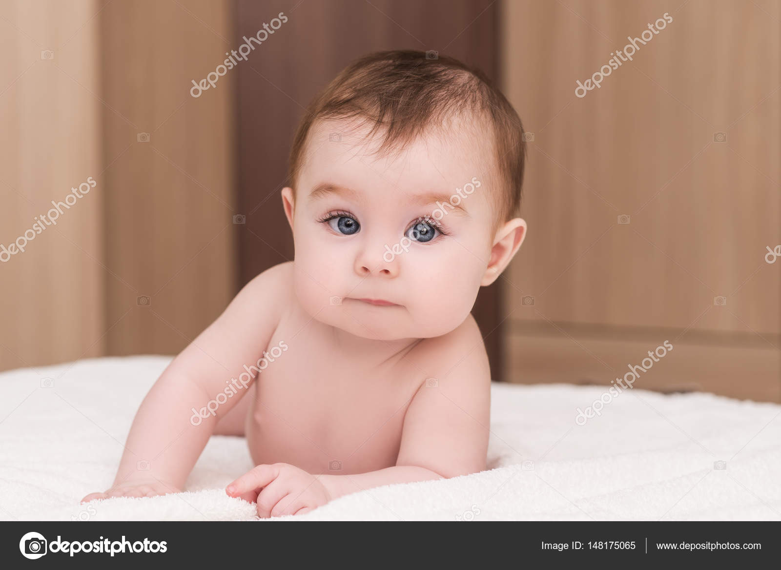 Portrait D Adorable Petite Fille Aux Yeux Bleus Image Libre De Droit Par Irinalapet C Portrait D Adorable Petite Fille Aux Yeux Bleus Image Libre De Droit Par Irinalapet C