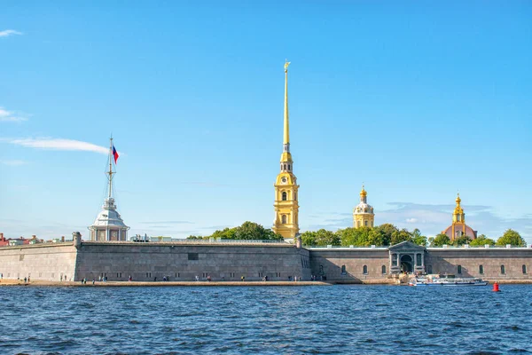 Petersburg Rosja Lato 2019 Widok Molo Zwiedzania Łodzi Pająków Katedr — Zdjęcie stockowe