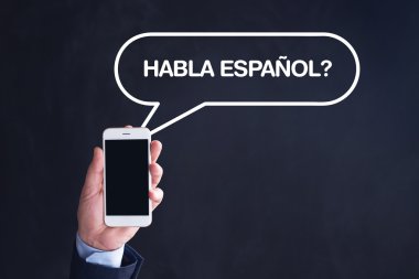 El ele tutuşan akıllı telefon. 