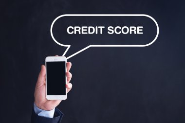 El ele tutuşan akıllı telefon.