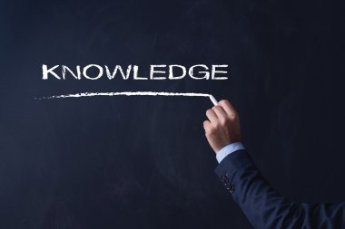 işadamı tahtaya yazma