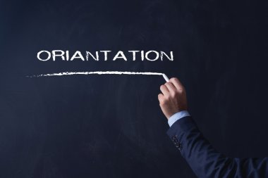 işadamı tahtaya yazma