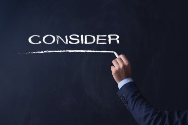 işadamı tahtaya yazma