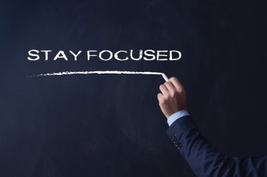 işadamı tahtaya yazma