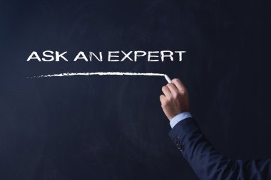 işadamı tahtaya yazma