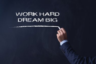 işadamı tahtaya yazma