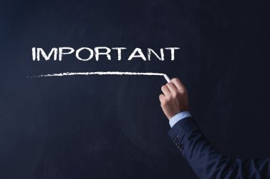 işadamı tahtaya yazma