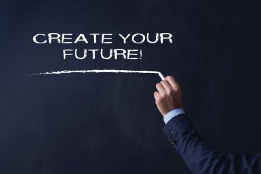 işadamı tahtaya yazma