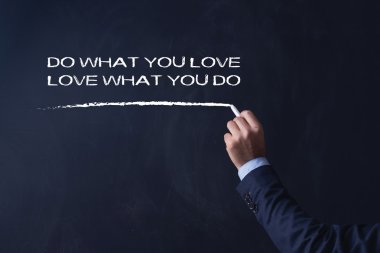 işadamı tahtaya yazma