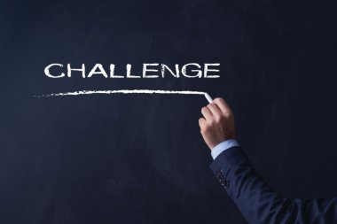 işadamı tahtaya yazma