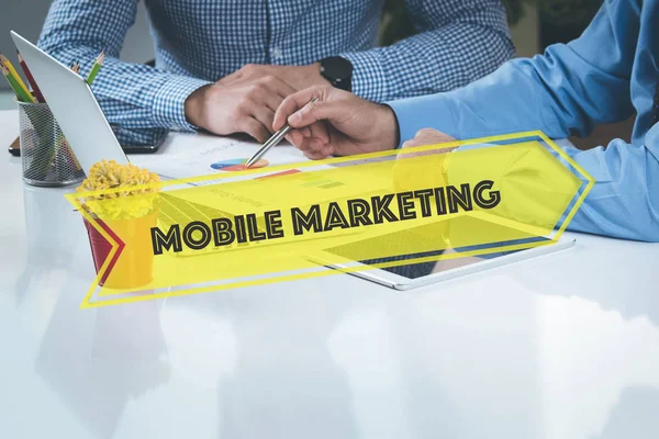 Koncepcja marketingu mobilnego — Zdjęcie stockowe