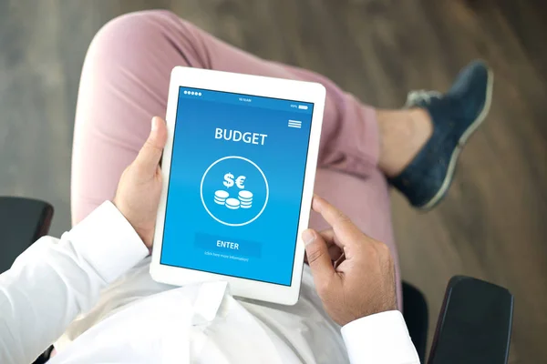 Budget-konceptet på skärmen — Stockfoto