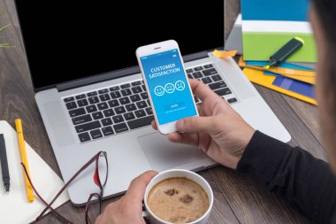 Müşteri memnuniyeti kavramı ekranda