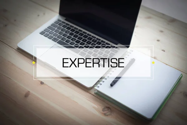 EXPERTISE CONCEPT  AND LAPTOP — Stock Photo, Image