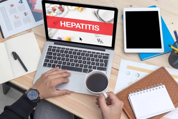 HEPATITIS КОНСЕПТ ОН Лаптоп — стокове фото