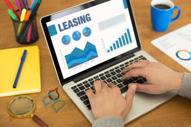 İş grafikleri ekranda 