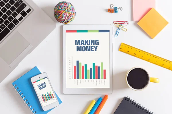 Schermo con il titolo MAKING MONEY — Foto Stock