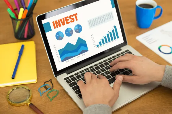 Pantalla con título INVEST — Foto de Stock