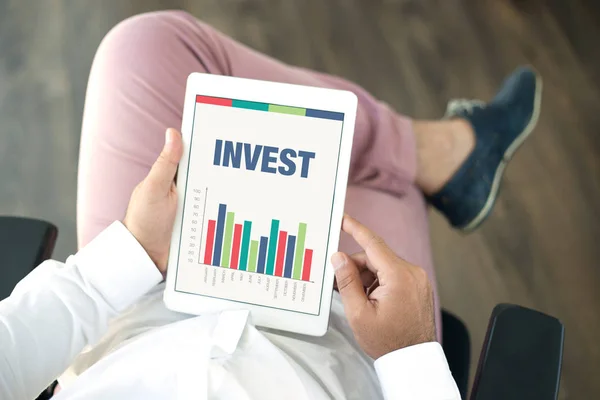 Bildschirm mit Investitionstitel — Stockfoto