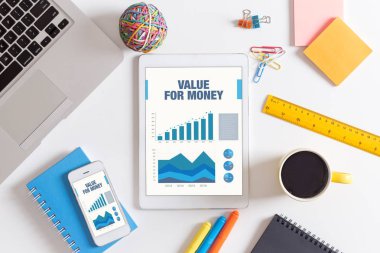 İş Çizelgeler ve grafikler ekran üzerinde 