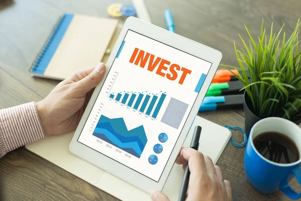 Pantalla con título INVEST — Foto de Stock