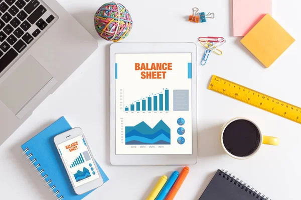 Screen with BALANCE SHEET title — Stock Photo, Image