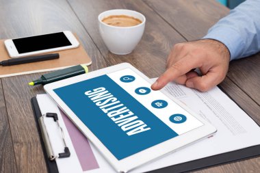 Reklam metin üstünde perde 